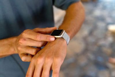 Фото 4 — Ремешок uBear Spark Apple Watch 42/44/45/49 мм, стальной, цвет серебро